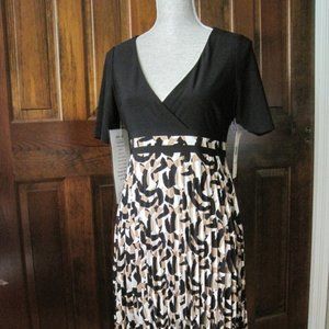 NWT! London Town with Pleated Skirt Business Casual Dress woman's size 6